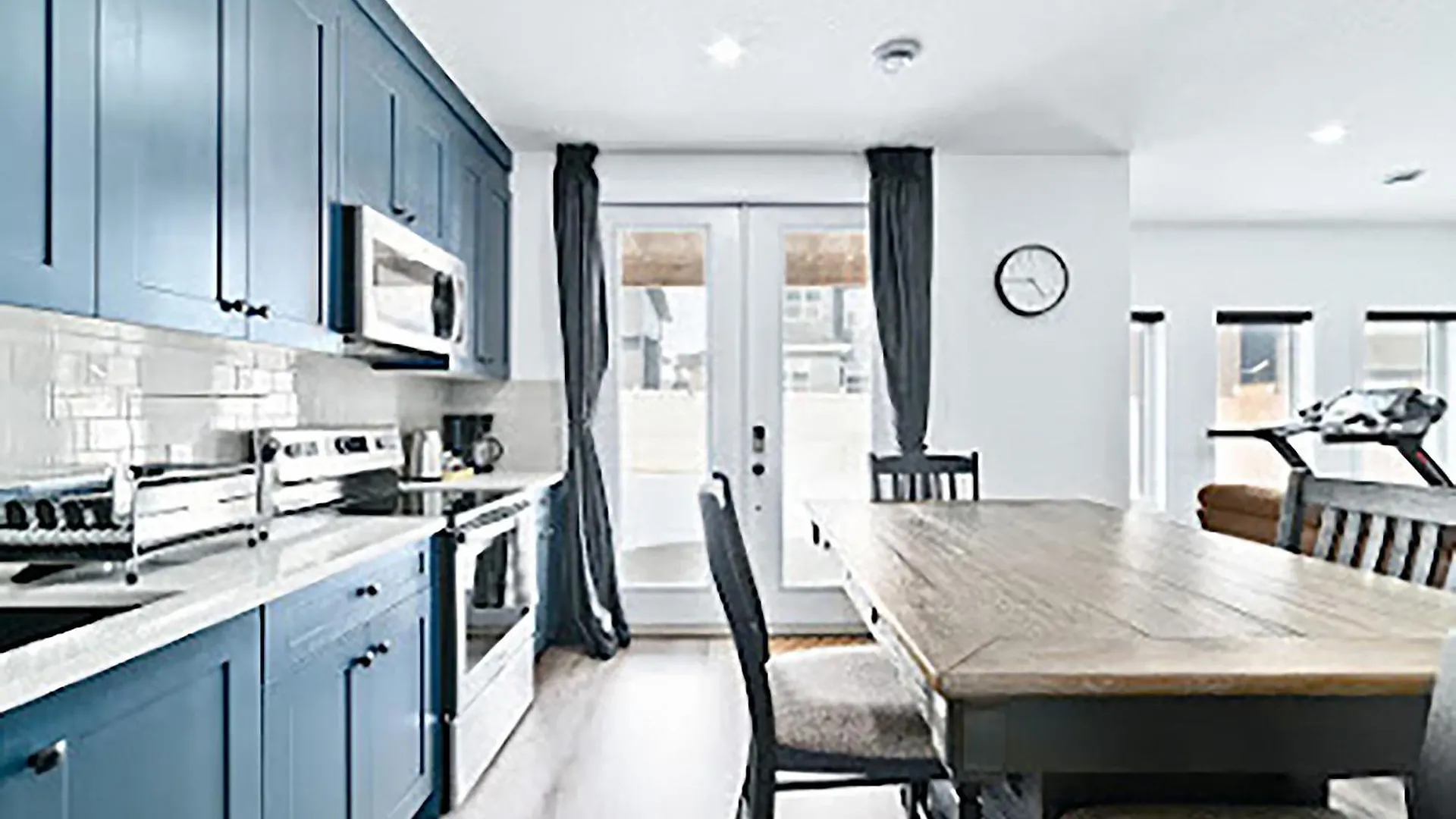 Cozy Two Bed Apartment Calgary